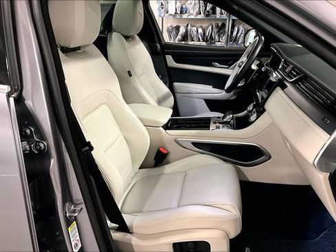 Certified 2025 Jaguar F-PACE R-Dynamic S image 6