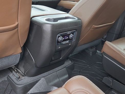 Used 2021 Chevrolet Suburban High Country AWD/4WD image 17