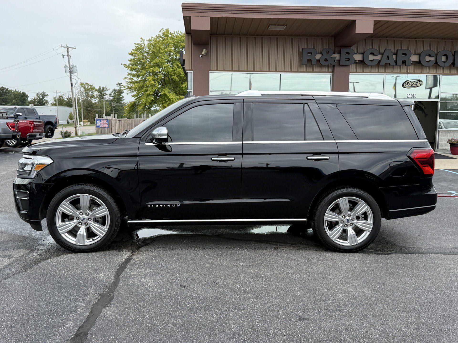 Used 2023 Ford Expedition Platinum AWD/4WD image 5