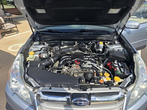 Used 2013 Subaru Outback 3.6R Limited image 13