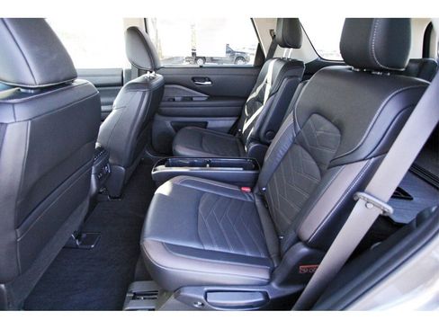 Certified 2023 Nissan Pathfinder Platinum image 7