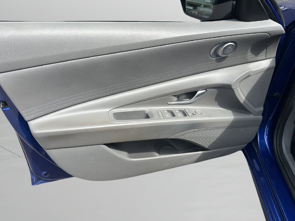Used 2023 Hyundai Elantra SEL w/ Winter Weather Package FWD image 10