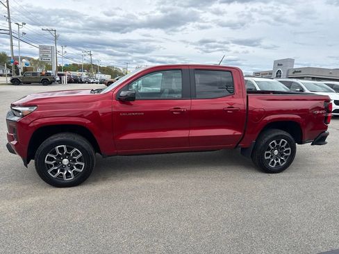 Used 2024 Chevrolet Colorado LT w/ LT Convenience Package III AWD/4WD image 2