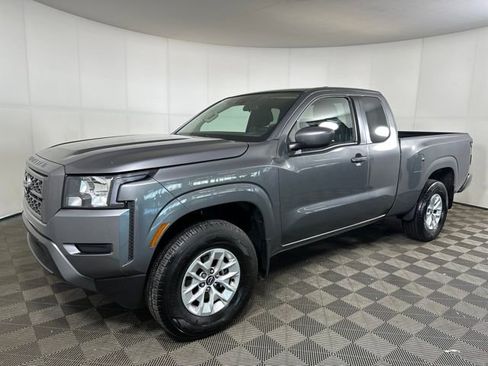 Used 2024 Nissan Frontier SV image 7
