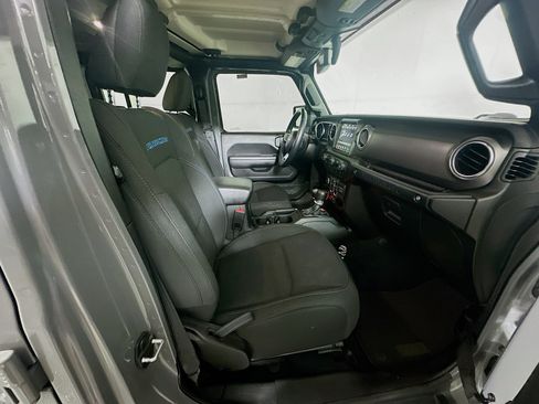 Used 2022 Jeep Wrangler Unlimited Rubicon 4xe AWD/4WD image 31