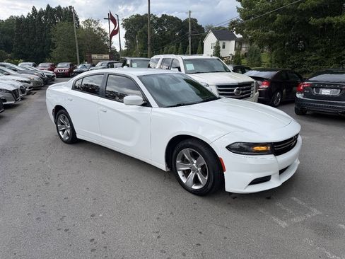 Used 2015 Dodge Charger SE w/ Sport Appearance Group RWD image 3