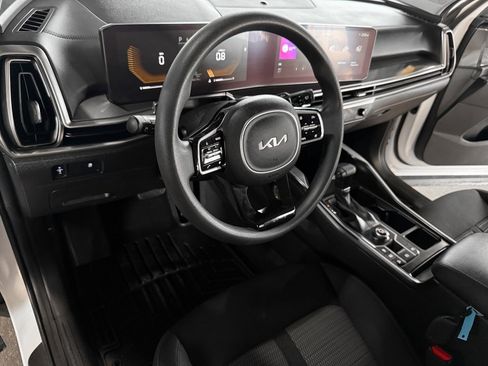 Used 2025 Kia Sorento LX image 35