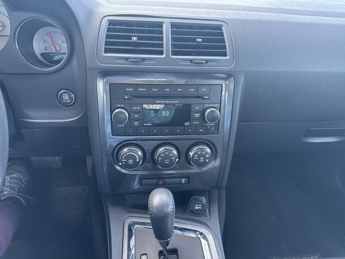 Used 2013 Dodge Challenger SXT image 18