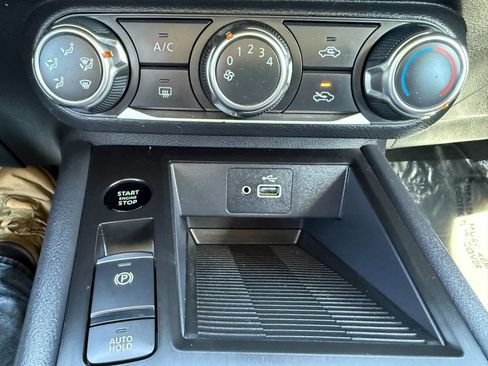 Used 2025 Nissan Kicks S AWD/4WD image 39