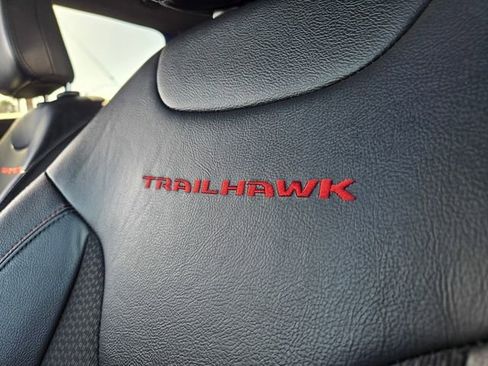 Used 2025 Jeep Compass Trailhawk AWD/4WD image 28