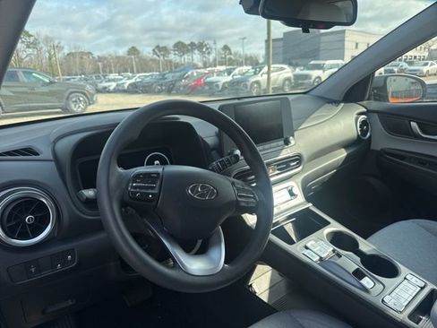 Used 2023 Hyundai Kona SE w/ Cargo Package image 13