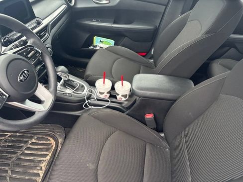 Used 2020 Kia Forte LXS FWD image 4