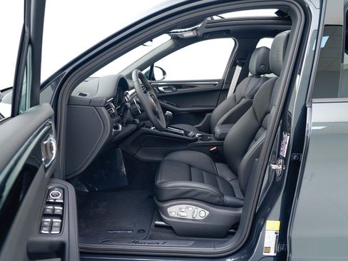 Certified 2026 Porsche Macan Turbo AWD/4WD image 17