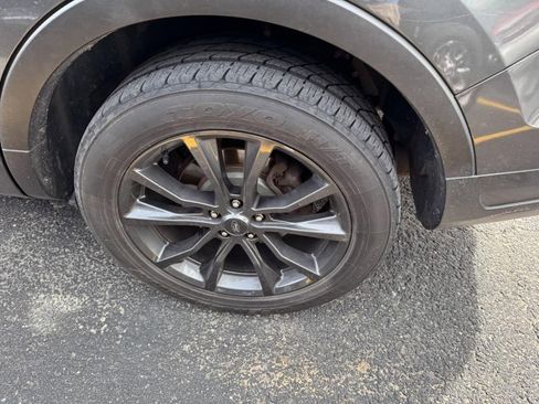 Used 2018 Ford Explorer XLT w/ Equipment Group 202A image 10