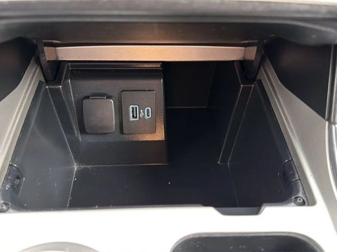 Used 2021 Ford Explorer Limited w/ Equipment Group 301A AWD/4WD image 19