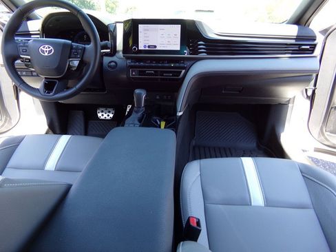 Used 2025 Toyota Camry SE FWD image 26
