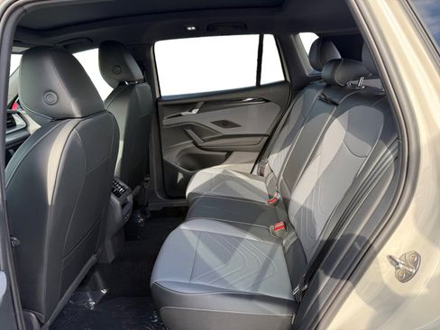 New 2026 Volkswagen Tiguan SE R-Line FWD image 16