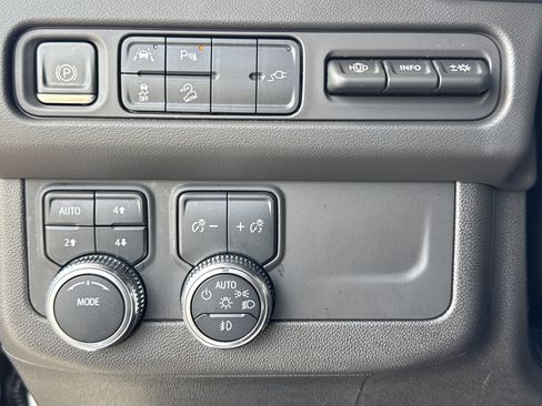 Used 2021 GMC Yukon AT4 w/ AT4 Premium Package AWD/4WD image 17