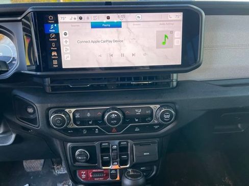 Used 2025 Jeep Gladiator Sport AWD/4WD image 17