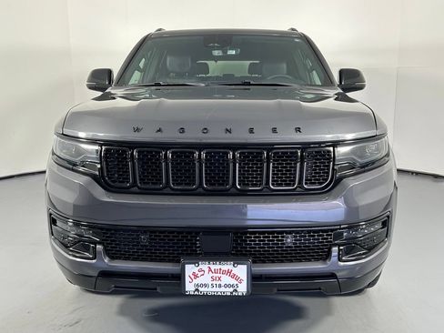 Used 2023 Jeep Wagoneer Series II AWD/4WD image 2