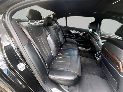 Used 2020 BMW 740i w/ M Sport Package RWD image 25