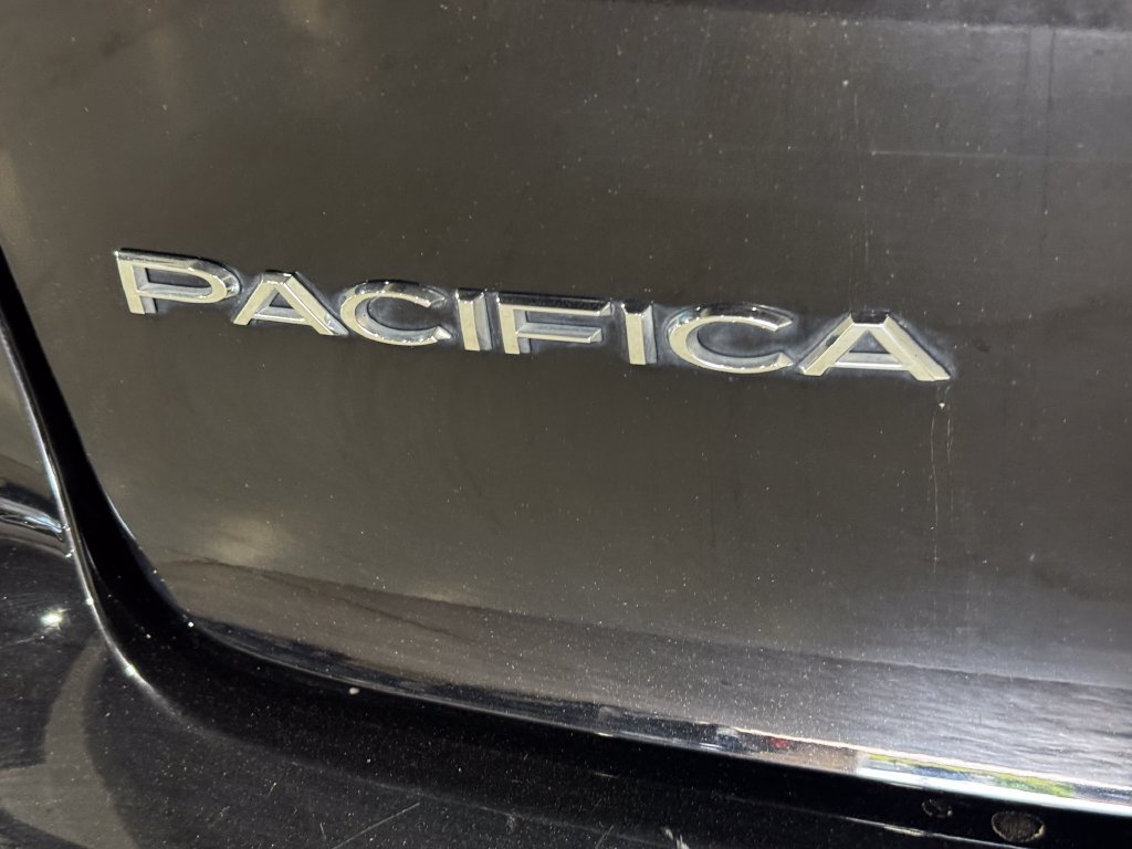 Used 2024 Chrysler Pacifica Limited FWD image 33