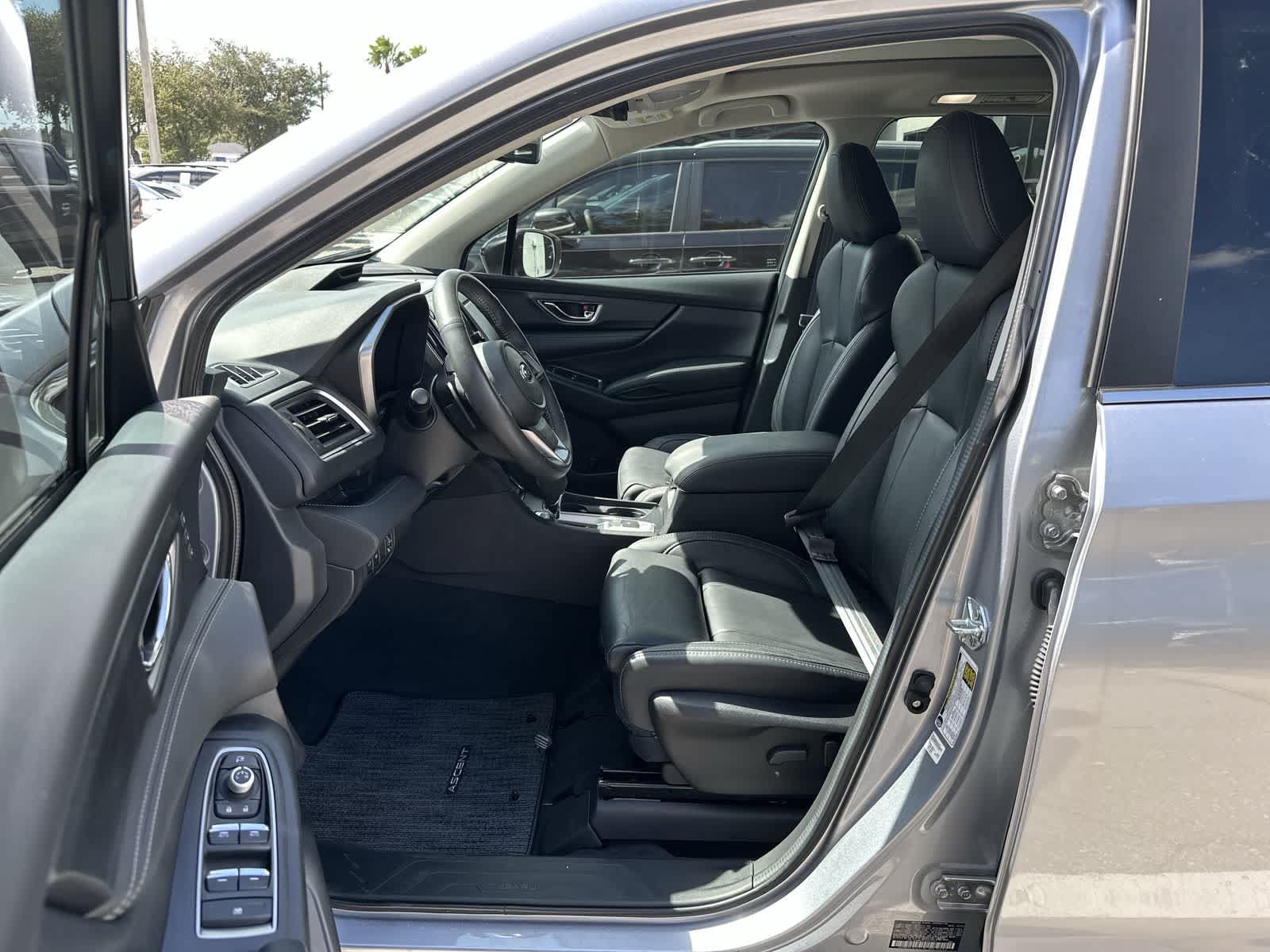 Used 2025 Subaru Ascent Limited AWD/4WD image 2