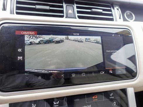 Used 2019 Land Rover Range Rover HSE image 17