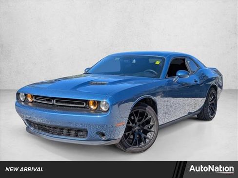 Used 2020 Dodge Challenger SXT image 1
