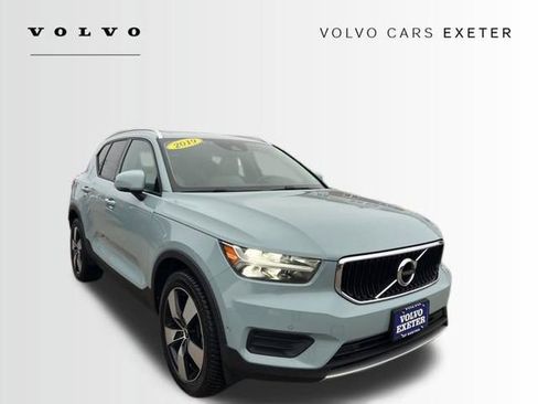 Used 2019 Volvo XC40 T5 Momentum image 1
