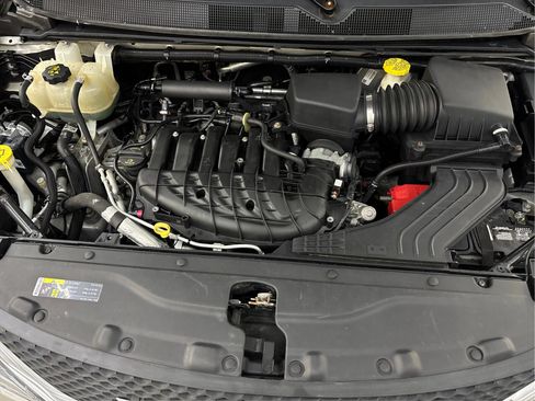 Used 2017 Chrysler Pacifica Touring-L w/ Tire & Wheel Group FWD image 28