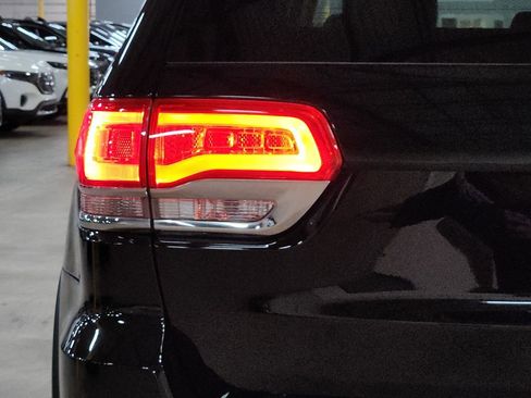 Used 2019 Jeep Grand Cherokee Limited image 20