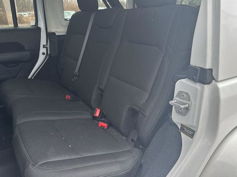 Used 2019 Jeep Wrangler Unlimited Sahara w/ Uconnect 4C Nav & Sound Group image 11