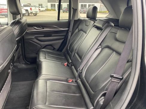 Used 2023 Jeep Grand Cherokee Limited AWD/4WD image 17
