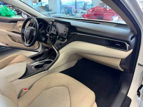 Used 2022 Toyota Camry LE image 41