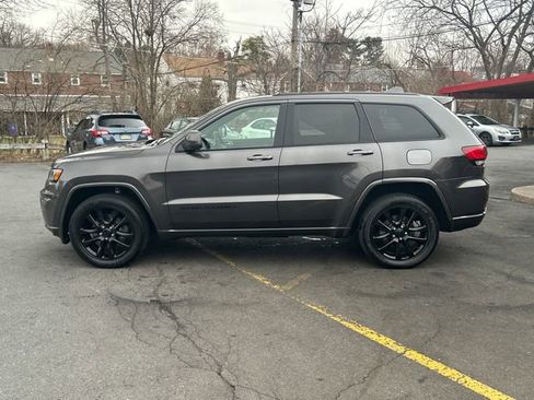 Used 2021 Jeep Grand Cherokee Laredo X image 3