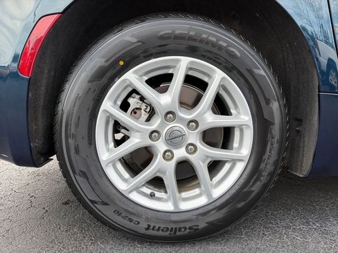 Used 2021 Chrysler Pacifica Touring-L w/ Uconnect Theater Family Group FWD image 28