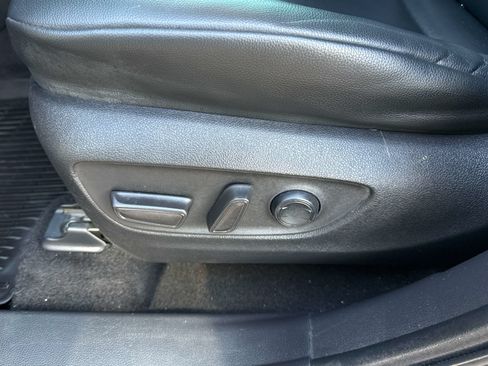 Used 2022 Toyota Highlander XLE AWD/4WD image 31