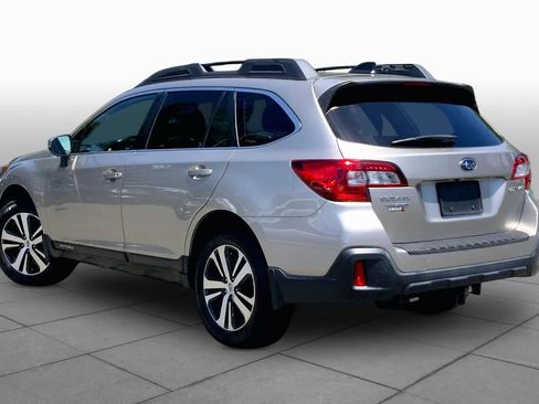 Used 2018 Subaru Outback 2.5i Limited AWD/4WD image 12