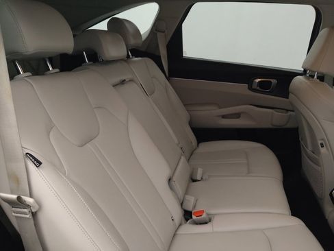 Used 2024 Kia Sorento S FWD image 19