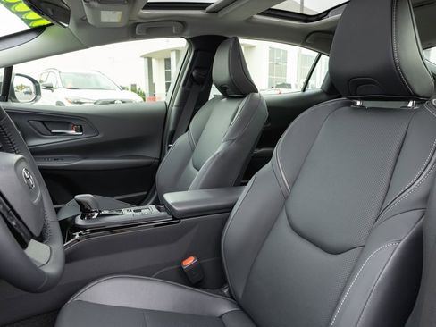 Used 2026 Toyota Prius Plug-In Hybrid image 11