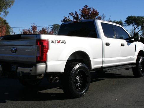 Used 2017 Ford F250 XLT w/ XLT Value Package image 5