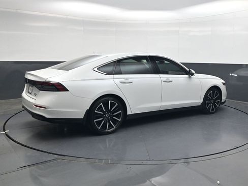 Used 2024 Honda Accord Touring image 4