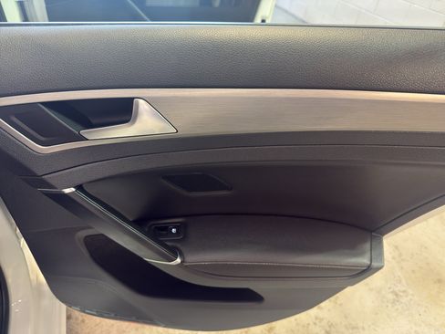 Used 2017 Volkswagen Golf Wolfsburg Edition image 23