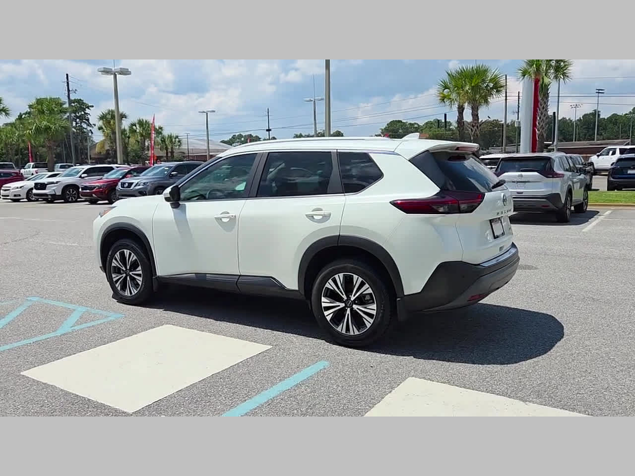 Used 2023 Nissan Rogue SV w/ SV Premium B Package FWD image 13