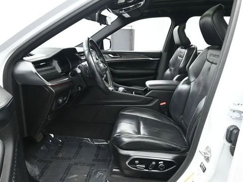 Used 2021 Jeep Grand Cherokee L Overland w/ Advanced Protech Group III image 12