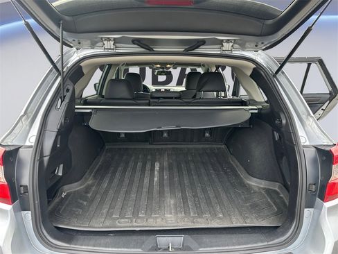 Used 2017 Subaru Outback 2.5i Limited image 19