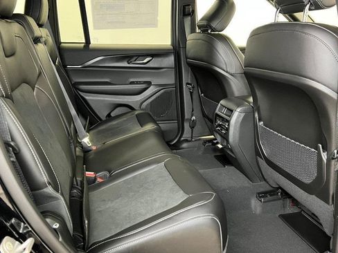 New 2025 Jeep Grand Cherokee Altitude w/ Trailer Tow Package image 15