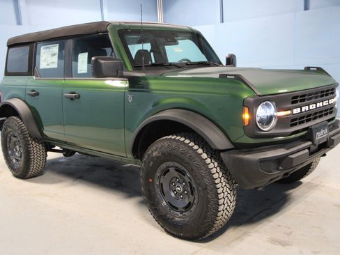New 2025 Ford Bronco Base w/ Sasquatch Package image 1