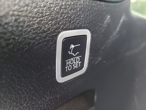 Certified 2024 Jeep Wagoneer Series II w/ Flexible Seating Group RWD image 9